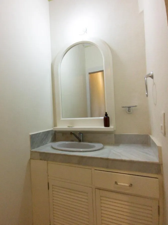 Casa Tzunun Airport B&B Cancún Bed & Breakfast