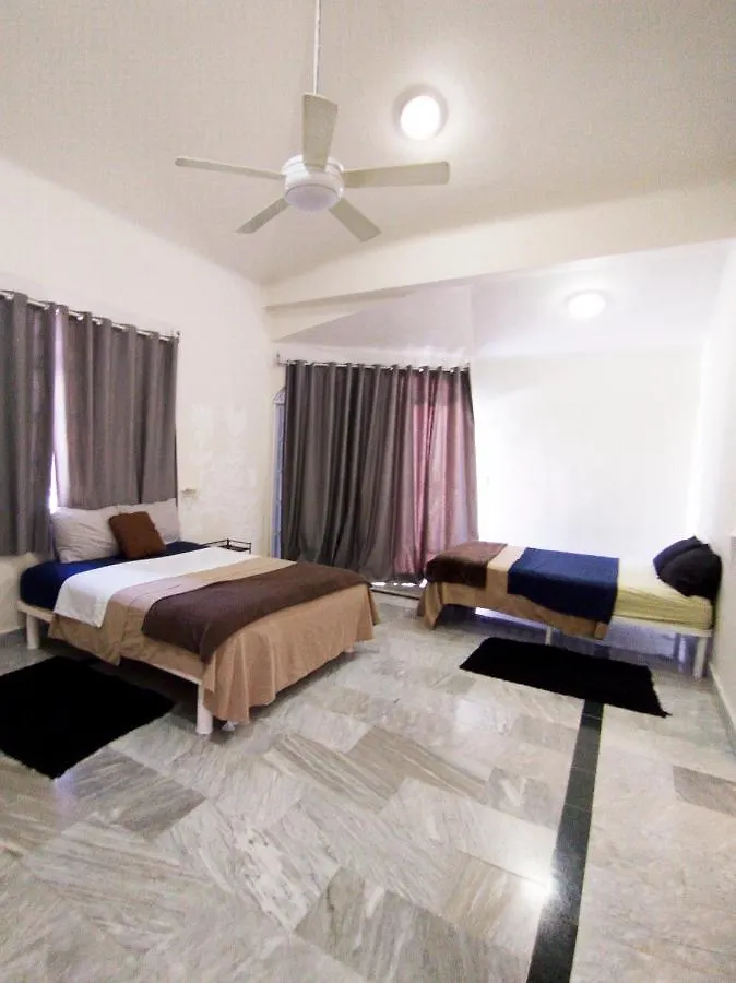 Casa Tzunun Airport B&B Cancún Mexiko